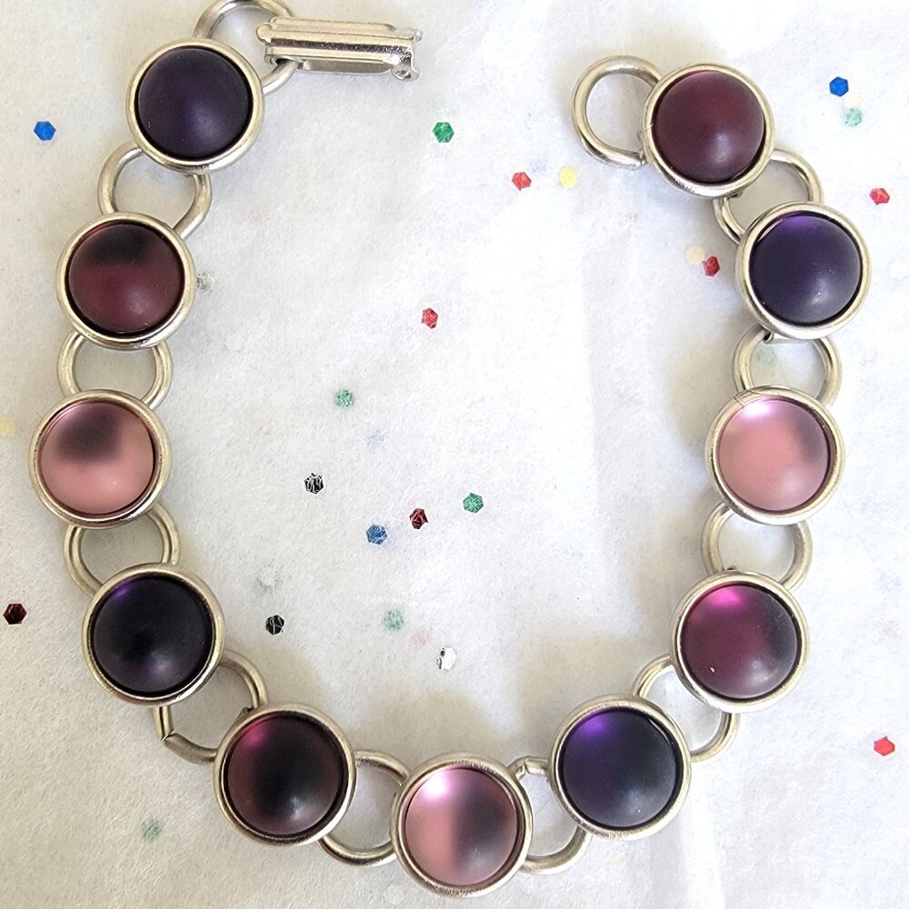 GLOWING GLASS CABOCHON SILVER TONE BRACELET SHADES OF PURPLE NEW